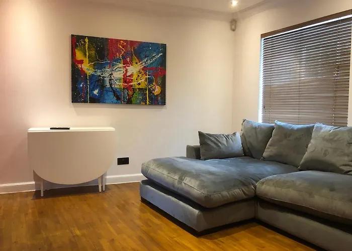 Roserin Coorie, Perth - Just A Few Minutes Walk From The City Centre!